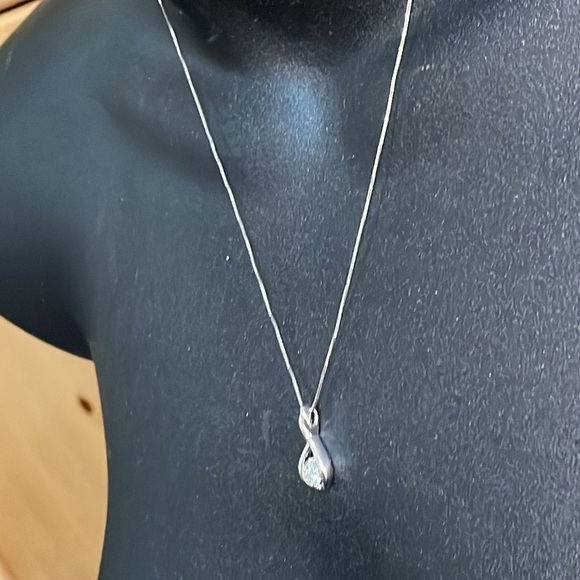 Solid Stamped 14K White Gold Natural Diamond Cluster Pendant Box Chain Necklace - Picture 9 of 14